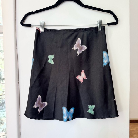 Lisa Says Gah Michelle Butterfly Mini Skirt Satin Black Medium - Picture 3 of 12